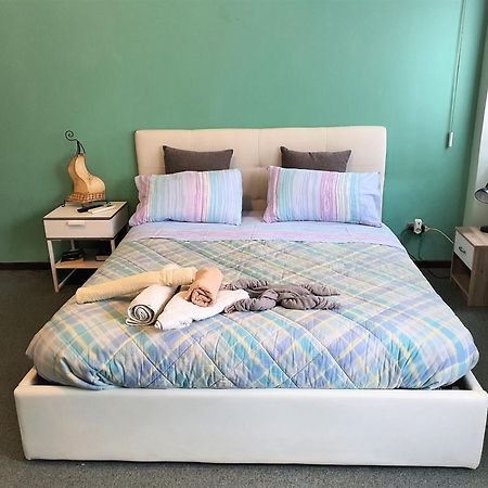 Studio Luna Apartments Милано Екстериор снимка